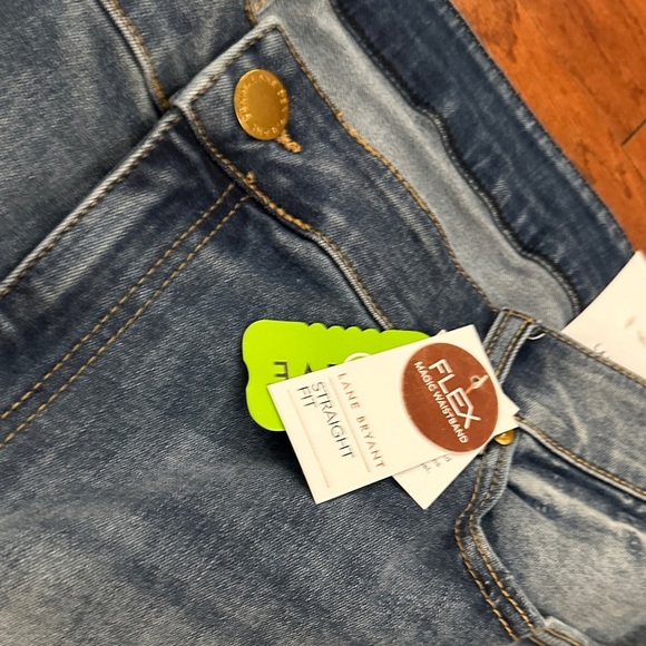 Lane Bryant Straight Fit Denim High Rise Bermuda Shorts Women's Plus size 24 NWT - Picture 5 of 7